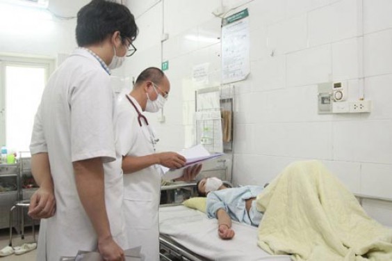 Bị xuất huyết vùng kín, đi tiểu ra máu vì chủ quan khi sốt